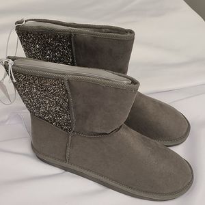 NWT gray sparkle ankle ugg style boot